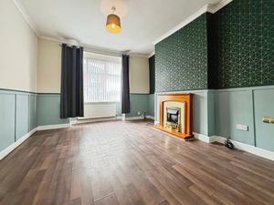 Living room- click for photo gallery